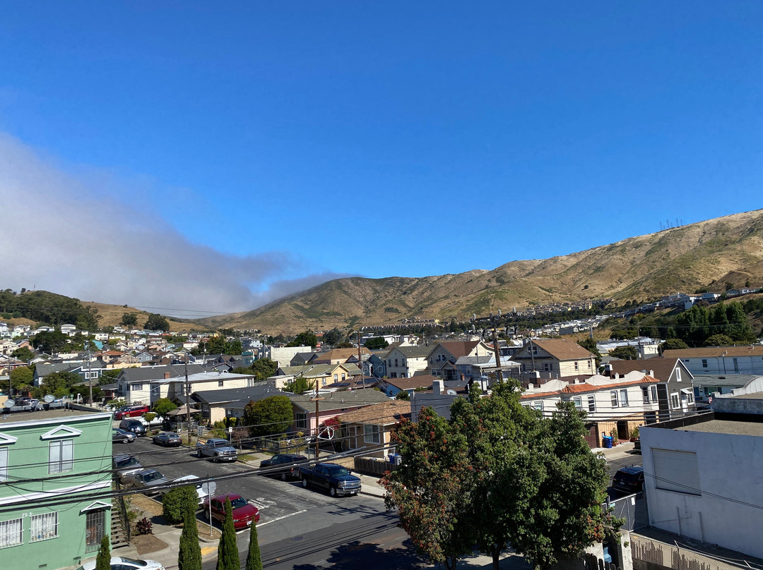 华美达套房旧金山机场酒店主图