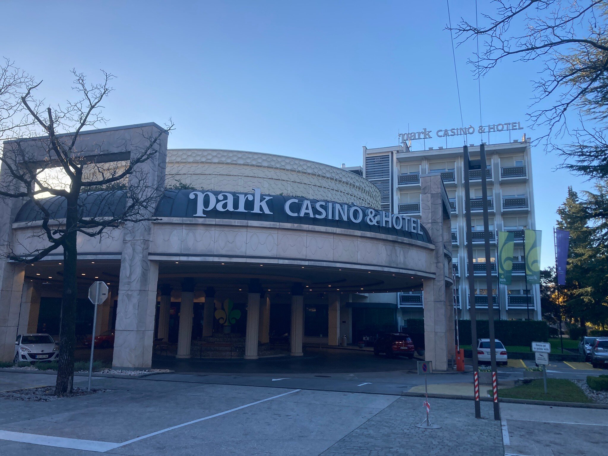 Park, Hotel & Entertainment-官方