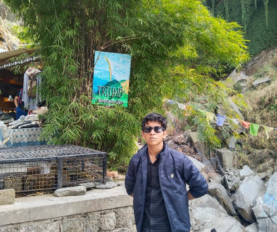 Bhagsu Waterfall景点图片