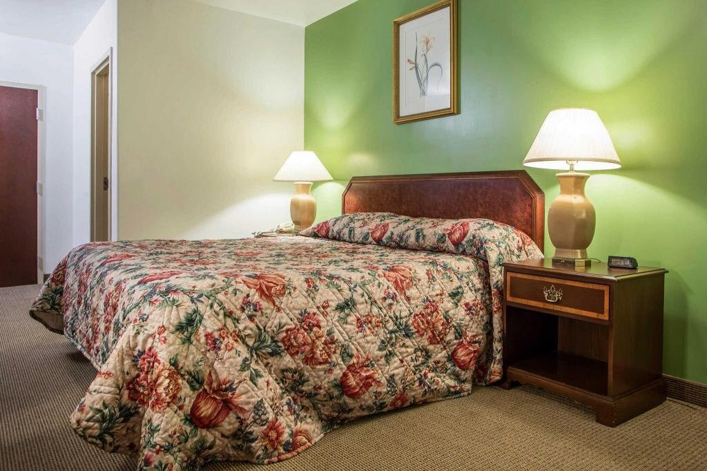 Passport Inn Paradise