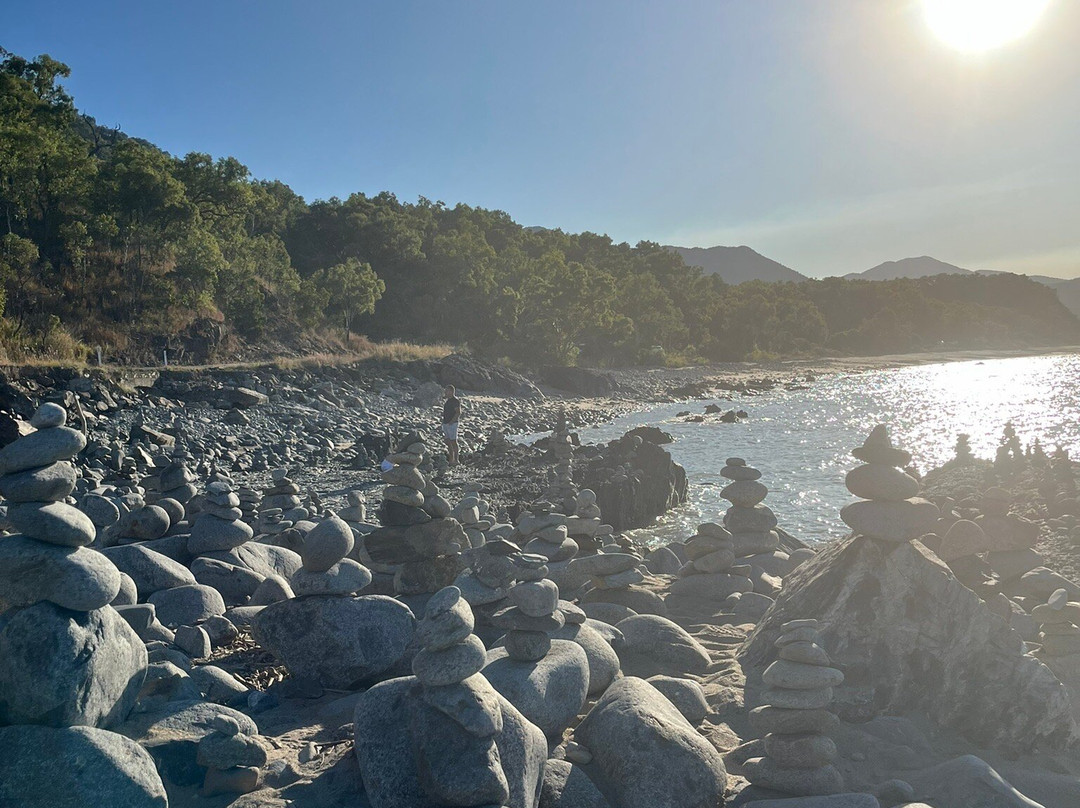 Captain Cook Highway Rock Stacks-凯恩斯必去景点
