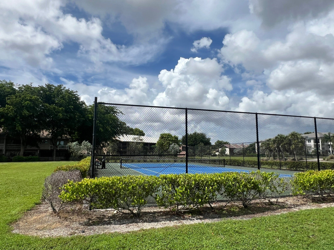 Village Green Park-科勒尔斯普林斯必去景点