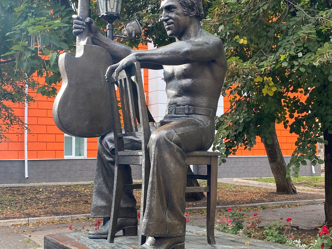 Vysotskiy Statue景点图片