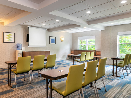 Holiday Inn Express & Suites White River Junction by IHG主图