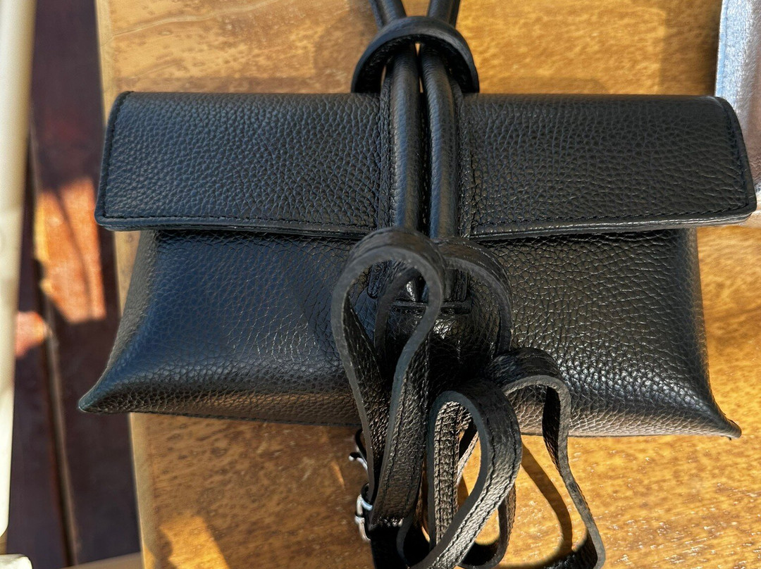 Jirakis Handcrafted Leather景点图片