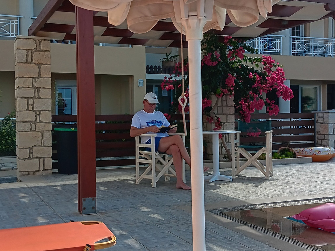 Sunrise Apartments主图