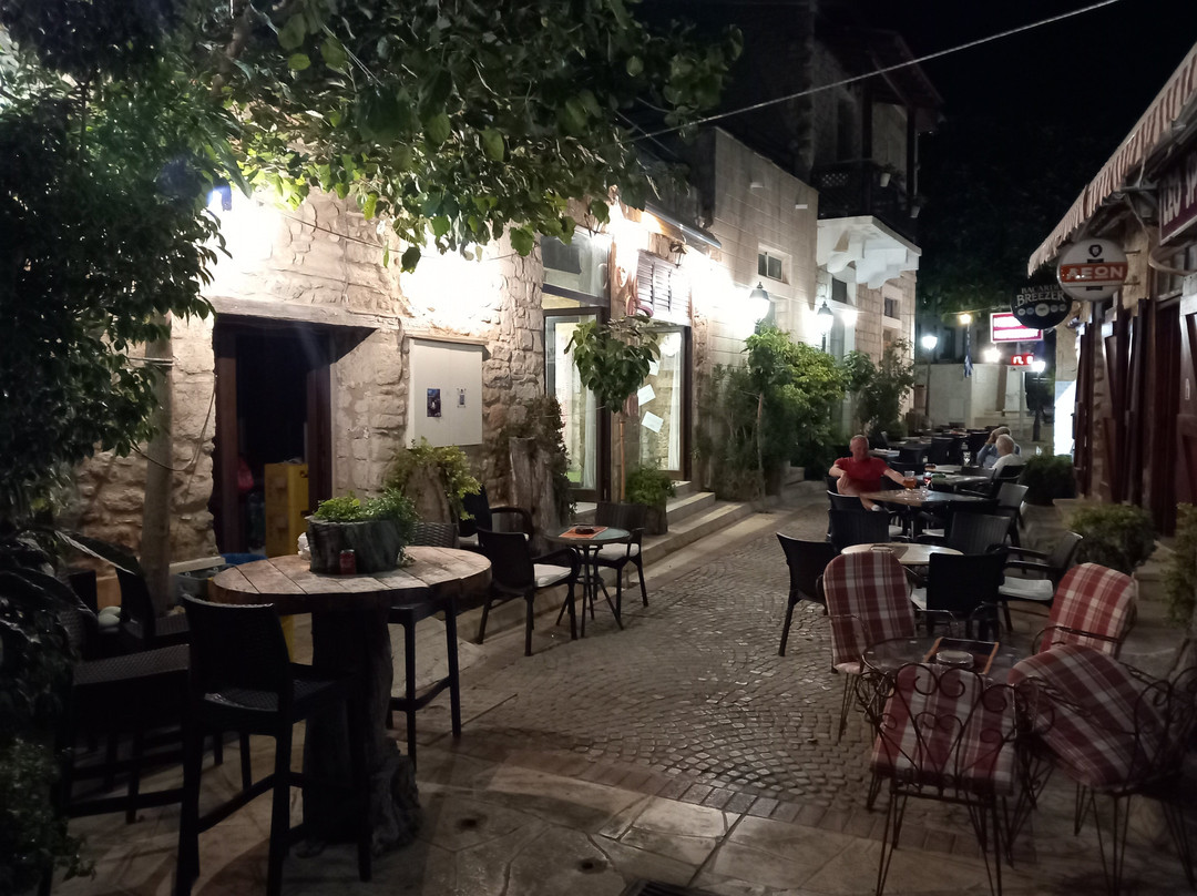 Pissouri Village Square-皮索里必去景点
