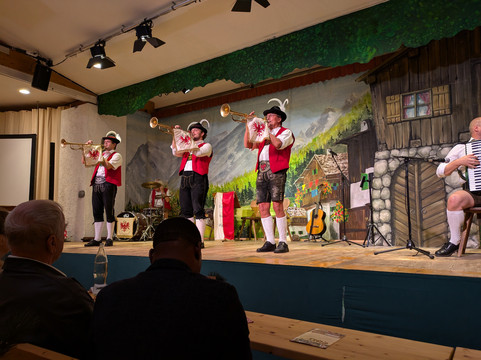 Tyrolean Evenings with the Gundolf Family-茵斯布鲁克必去景点