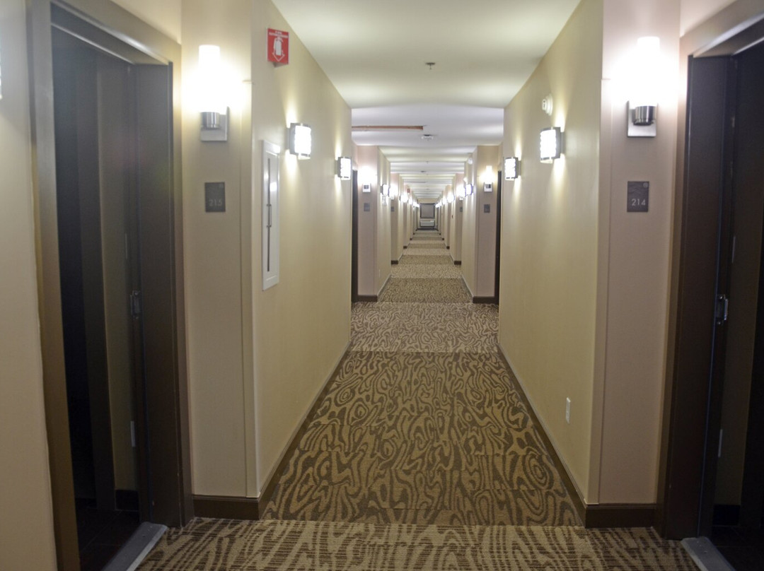 Giles Hotel Inn & Suites主图