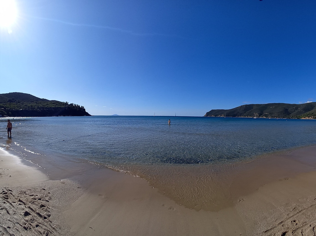 Spiaggia di Lacona景点图片