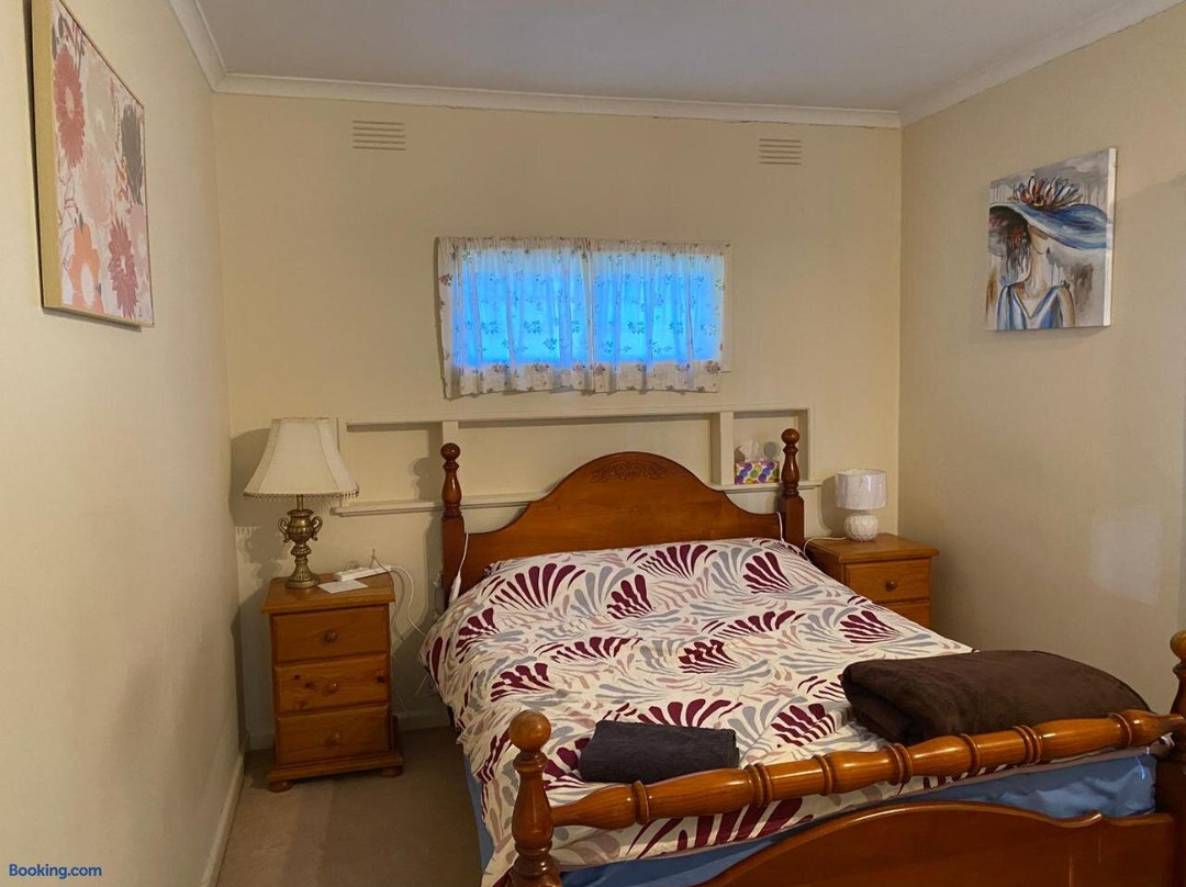 Mitcham Station Home Stay