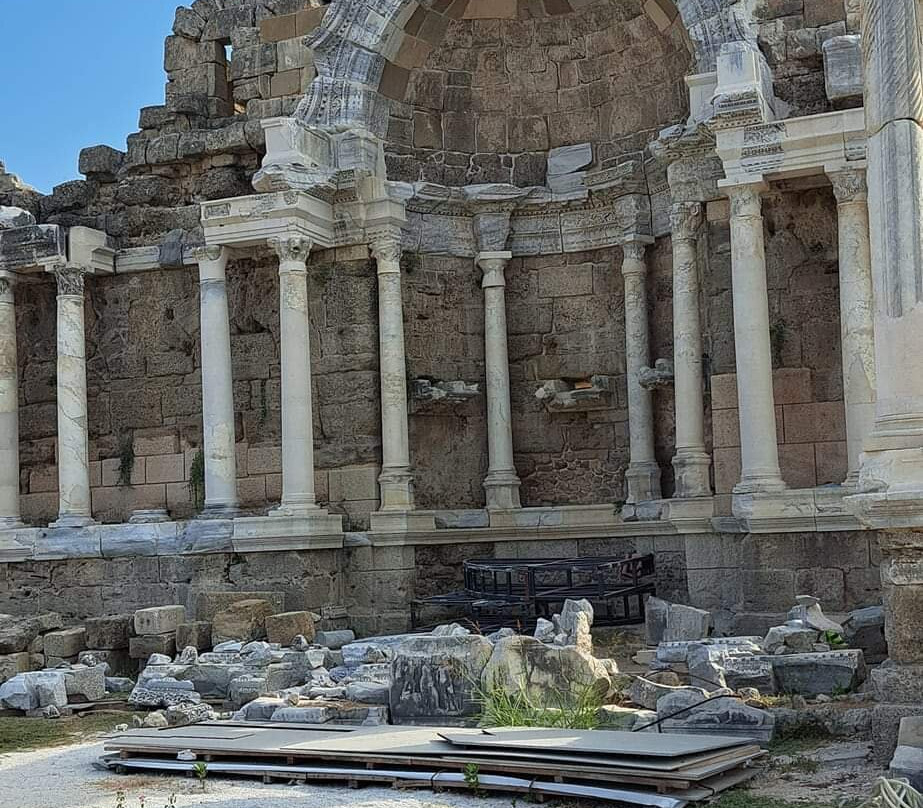 Monumental Fountain (Nymphaeum)景点图片