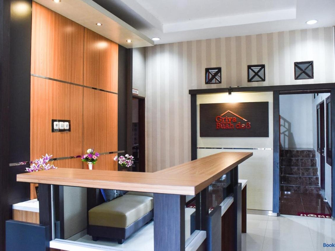 RedDoorz Syariah Near Gelora Delta Sidoarjo 2