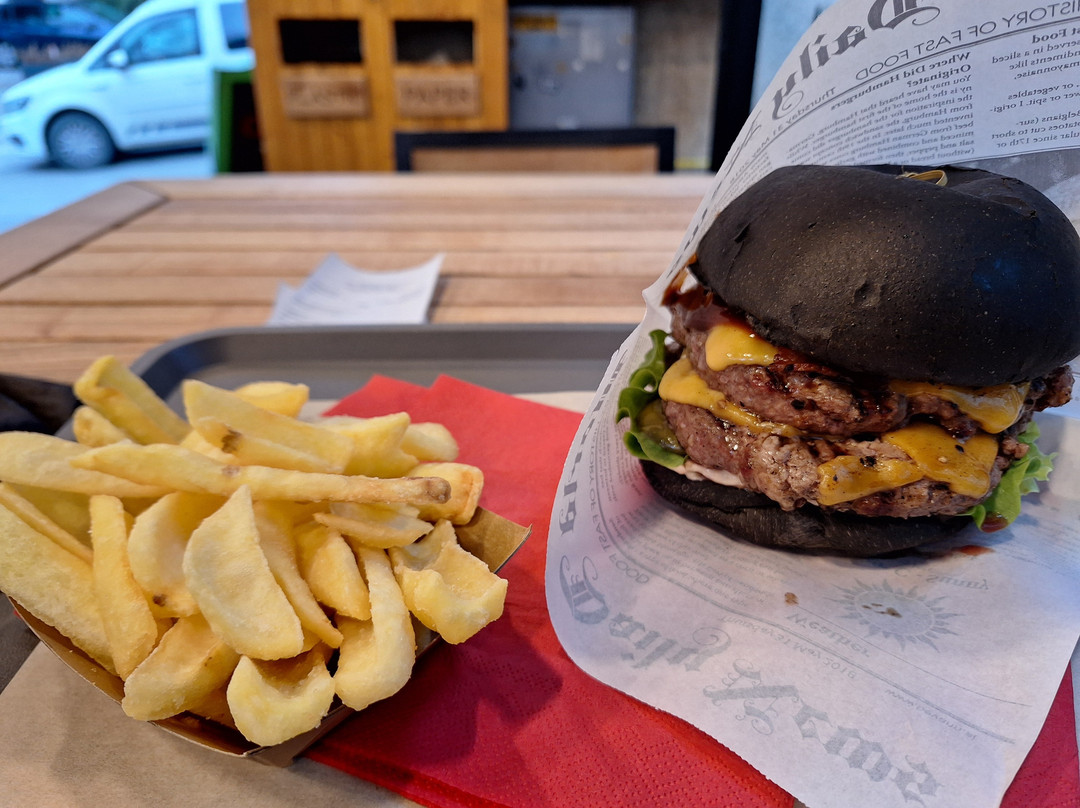 Mega Burger