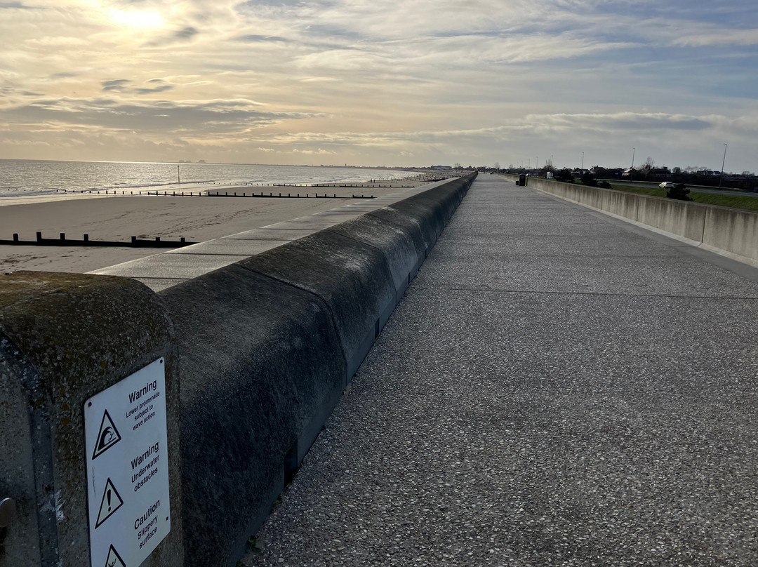Dymchurch Seawal景点图片