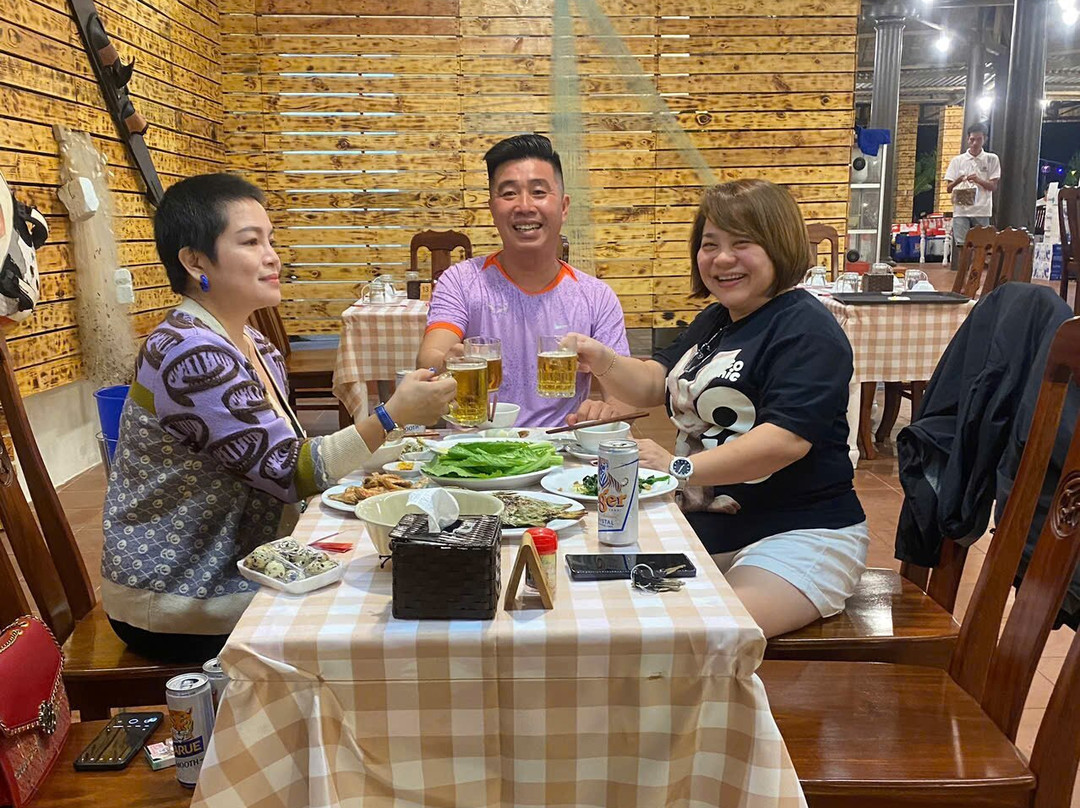 TÝ NỰ Seafood Restaurant