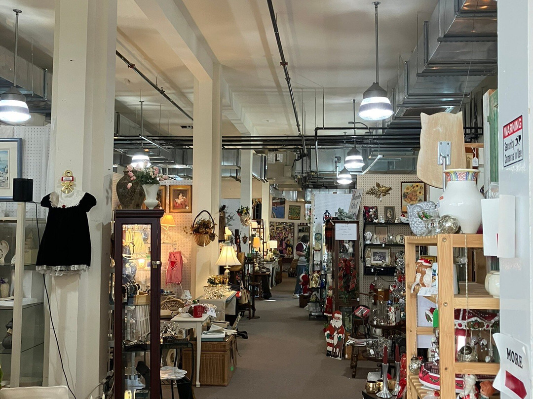 Point Pleasant Antique Emporium景点图片