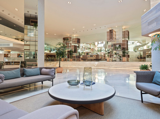 梅利亚雅典娜酒店主图