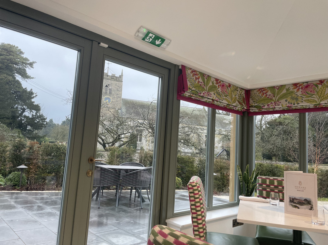 Dewars Restaurant And Rooms主图