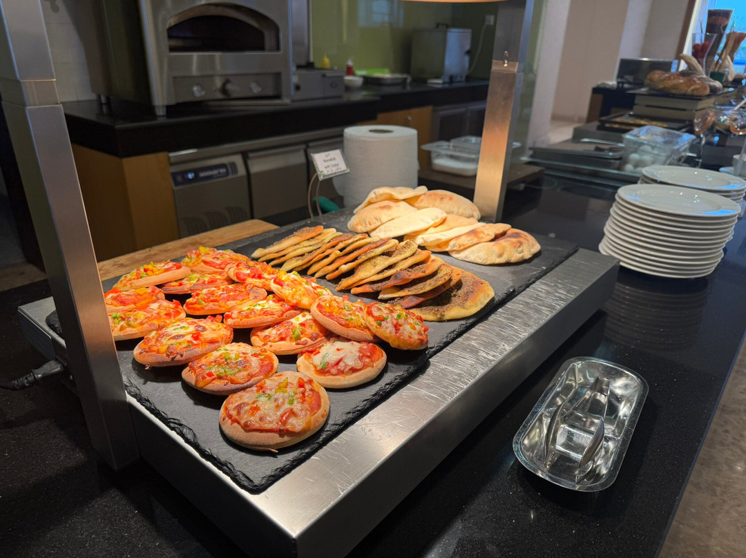 Tulip Inn Majan Hotel主图