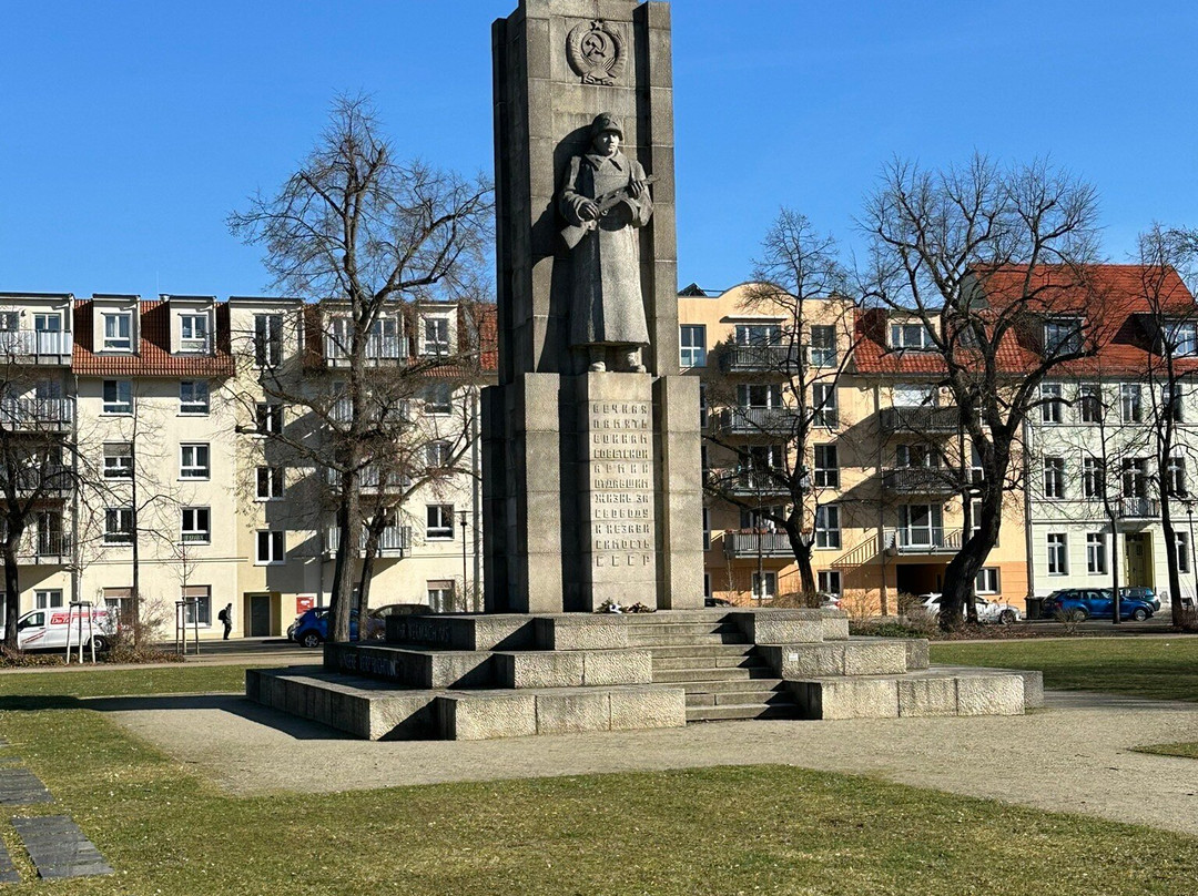 Sowjetisches Ehrenmal景点图片