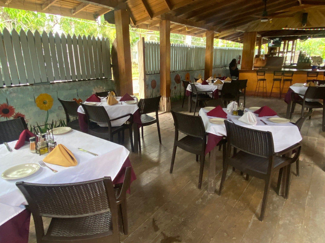 内格里尔日出俱乐部酒店主图