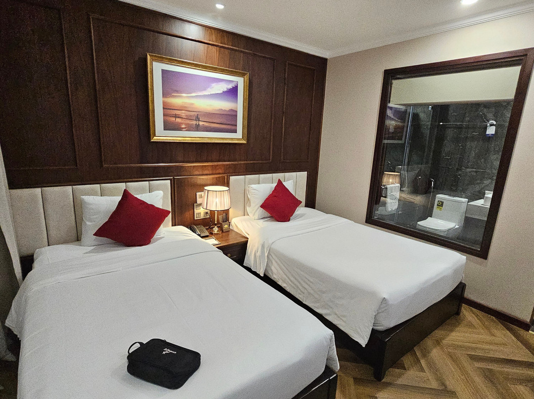 Golden Lotus Luxury Hotel主图