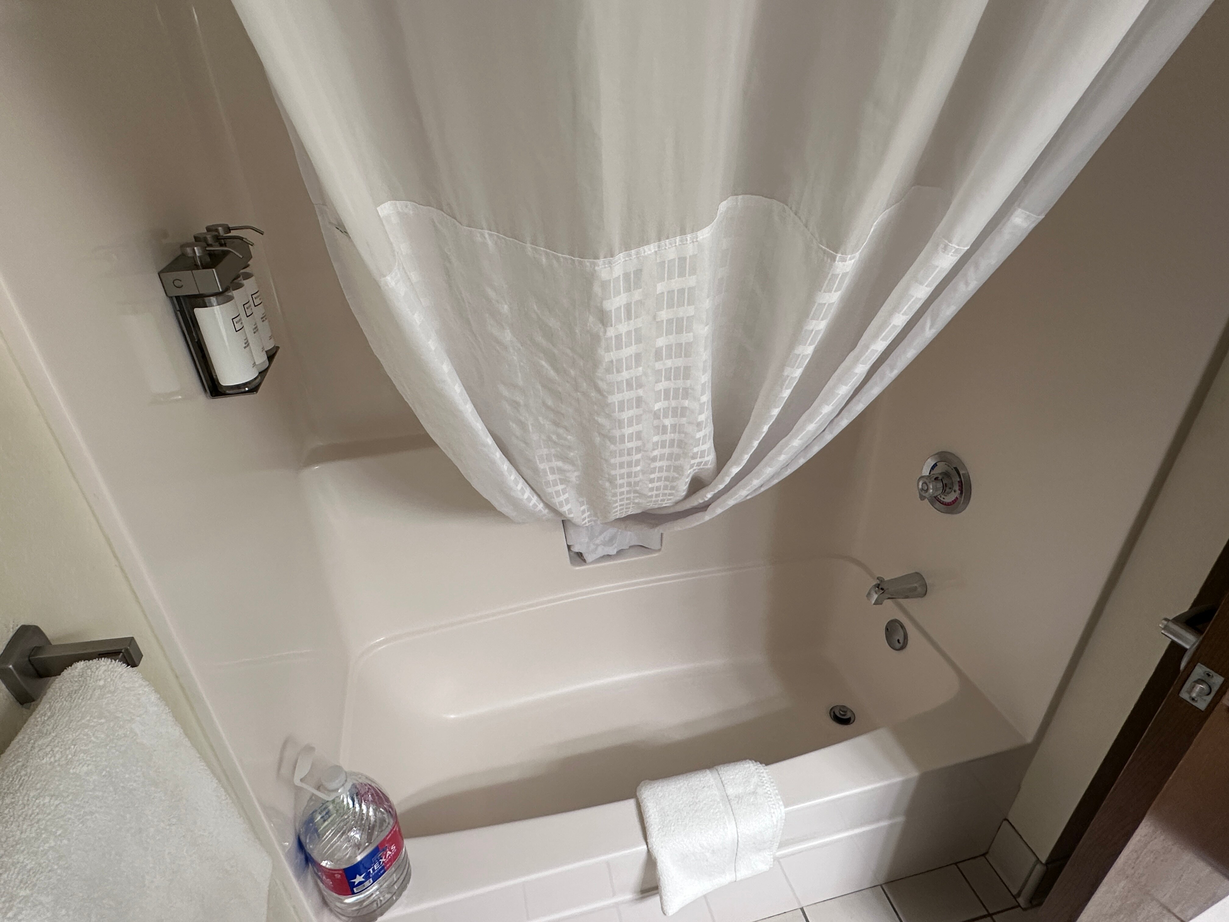 Baymont by Wyndham des Moines Airport-浴室