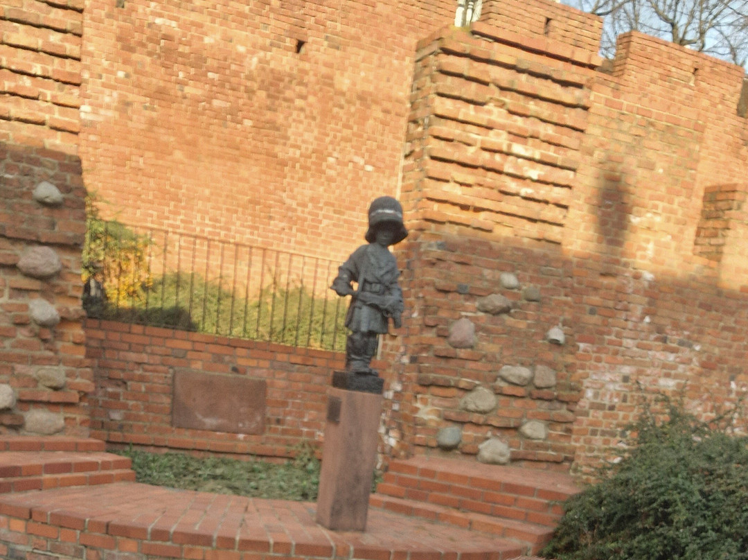 Statue of the Little Insurgent-华沙必去景点