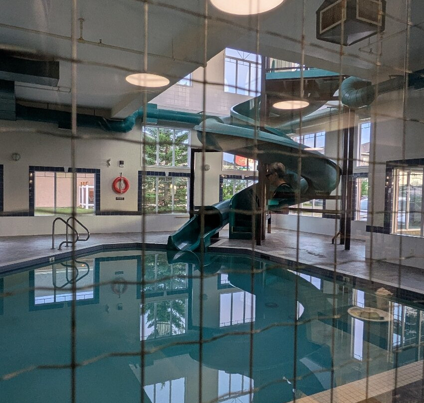 Super 8 by Wyndham High River AB主图