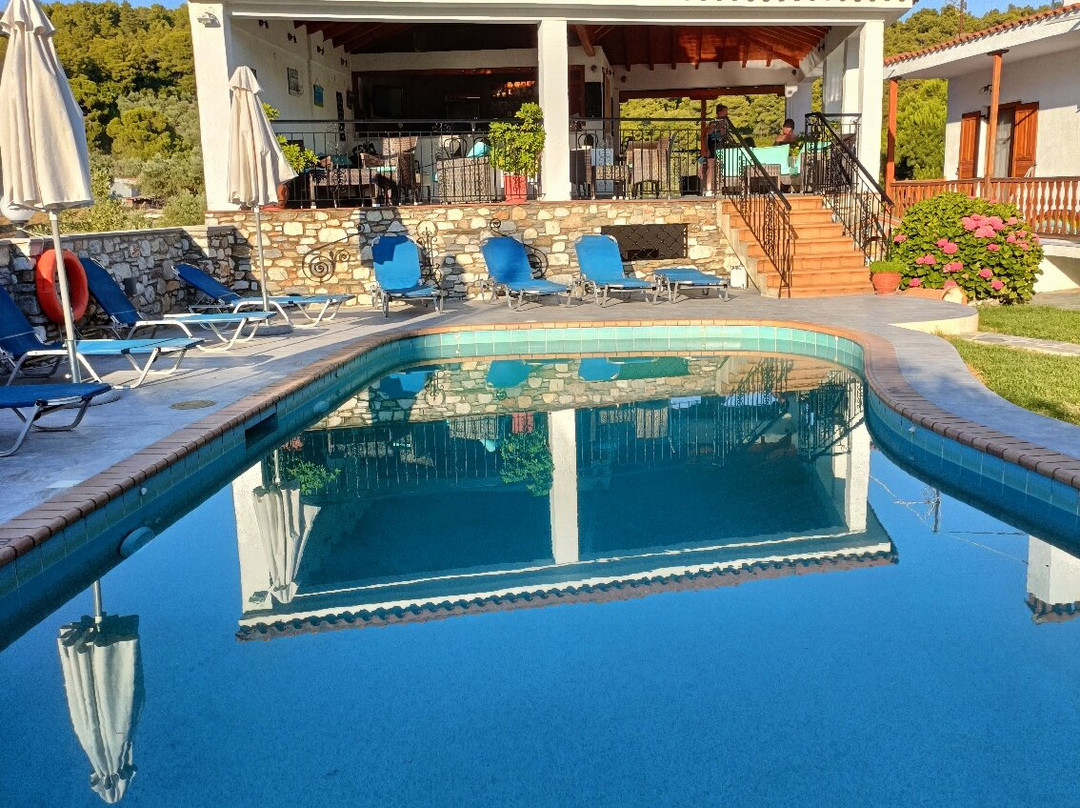 Veronica Studios主图