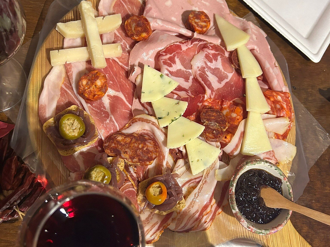 Enoteca - Borgo Antico Diamante - Prodotti Tipici Calabresi-迪亚曼泰必去景点