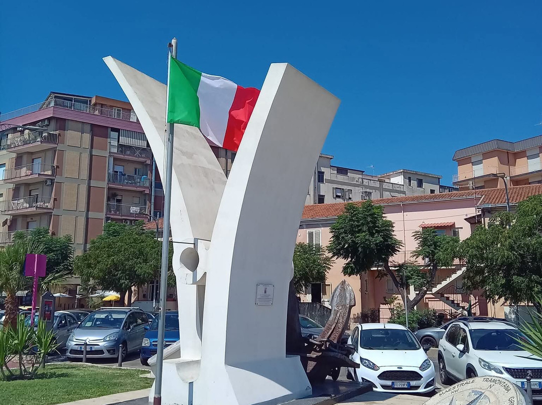 Monumento Ai Caduti Del Mare-Catanzaro Lido必去景点