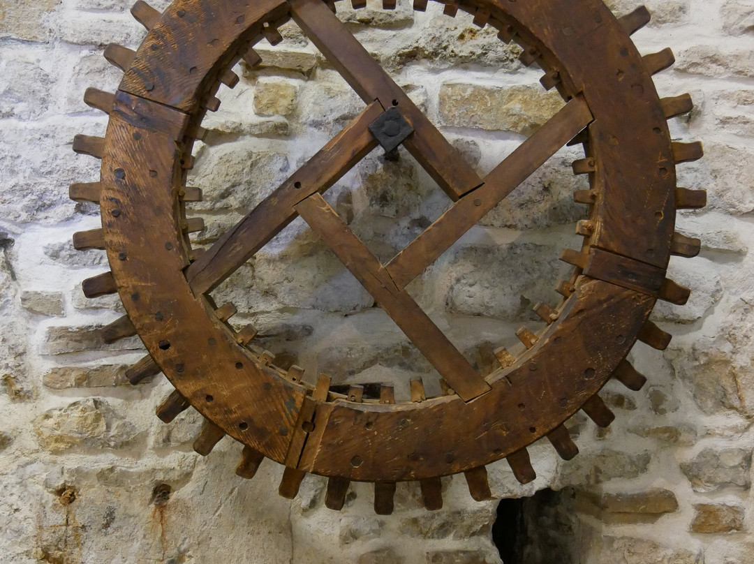 Moulins Souterrains du Col-des-Roches-勒洛克必去景点