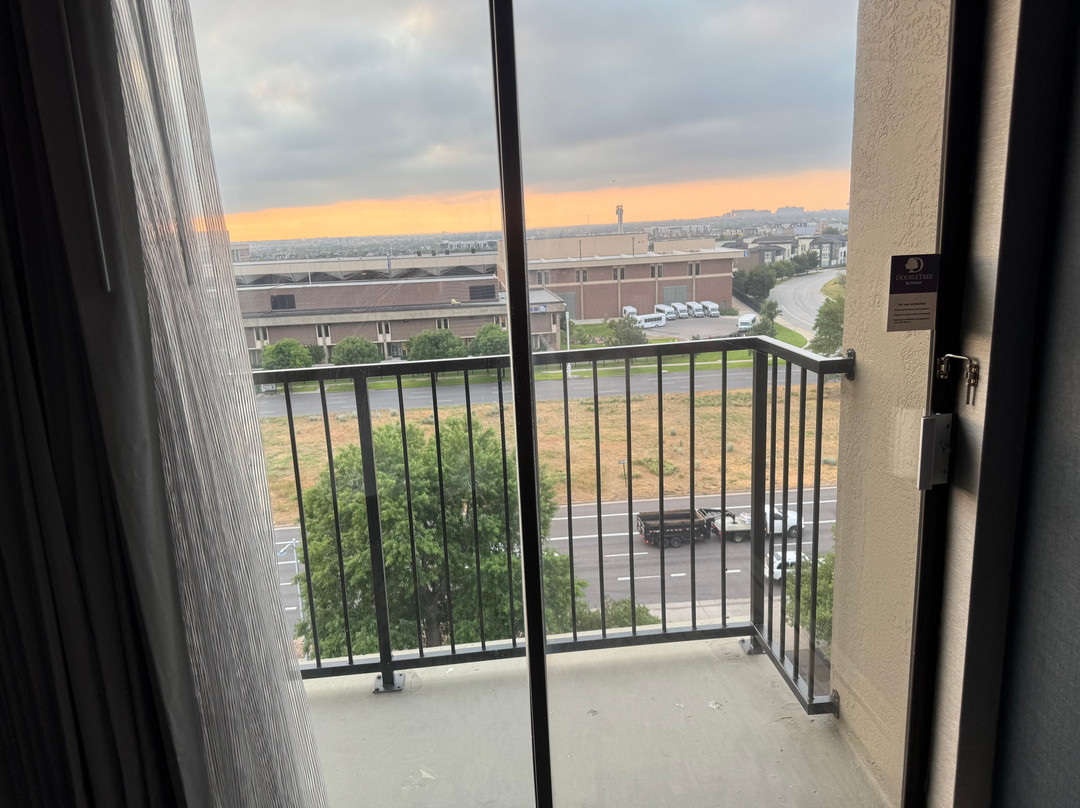 丹佛希尔顿逸林酒店主图