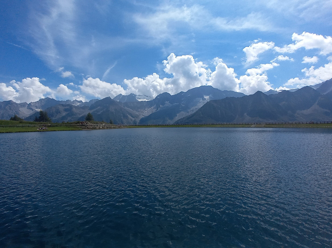 阿达梅洛酒店主图