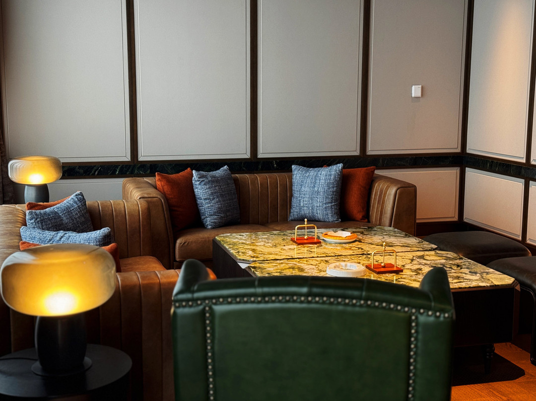 Churchill Cigar & Whisky Lounge At The Perennial Tianjin, a Jdv By Hyatt Hotel