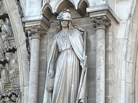 Tours With Valeria-巴黎必去景点