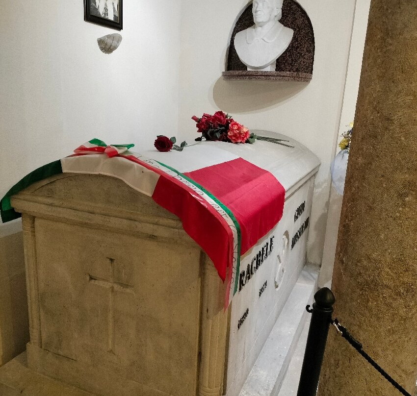 Cripta di Benito Mussolini-Predappio必去景点