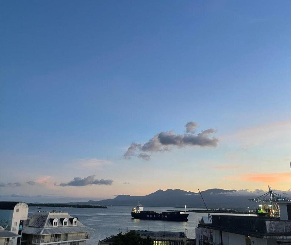 Penthouse Seaside 10 Min Port, Croisière et Aéroport