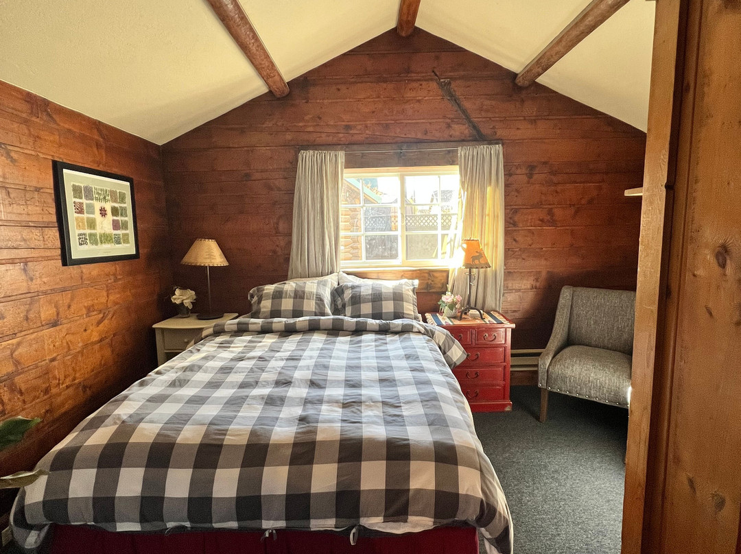 Log Cabin Motel主图