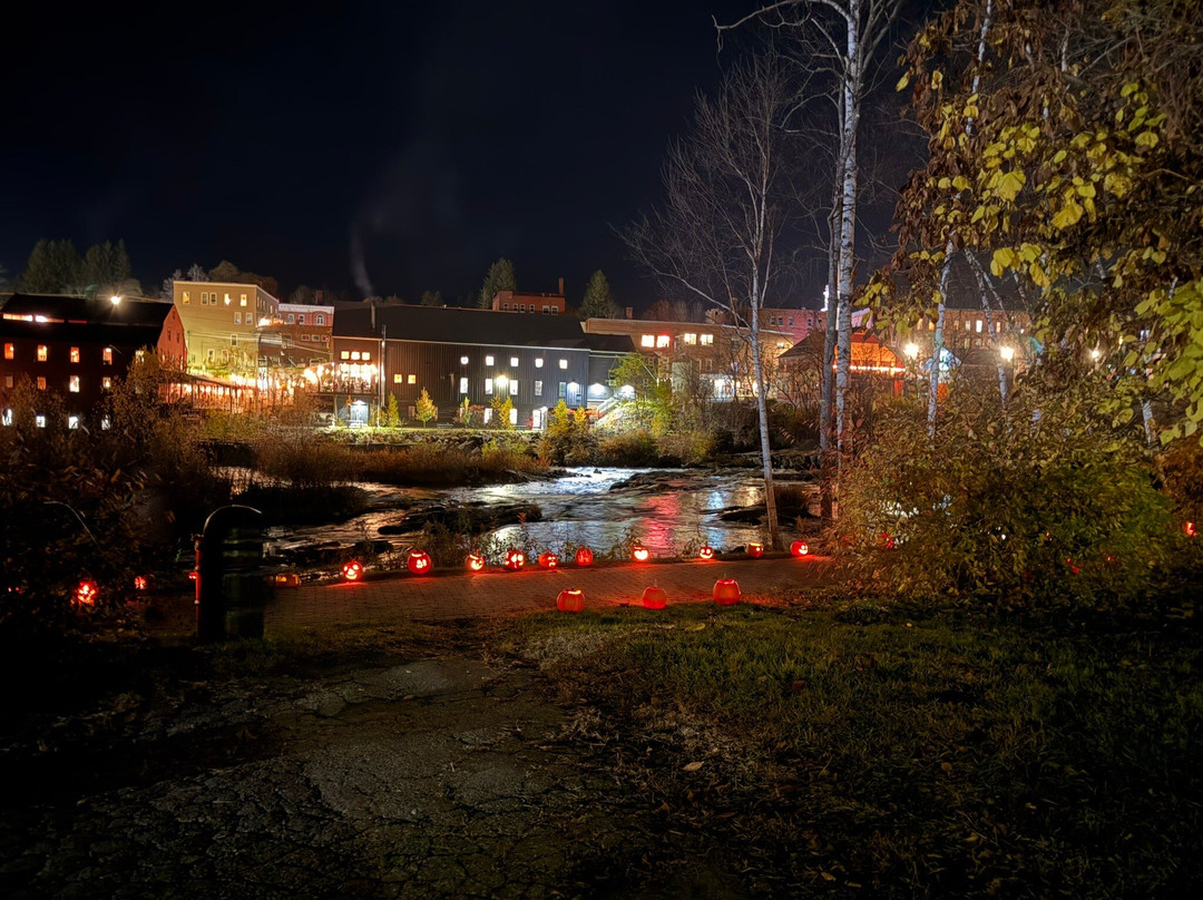 Riverwalk Covered Bridge-Littleton必去景点