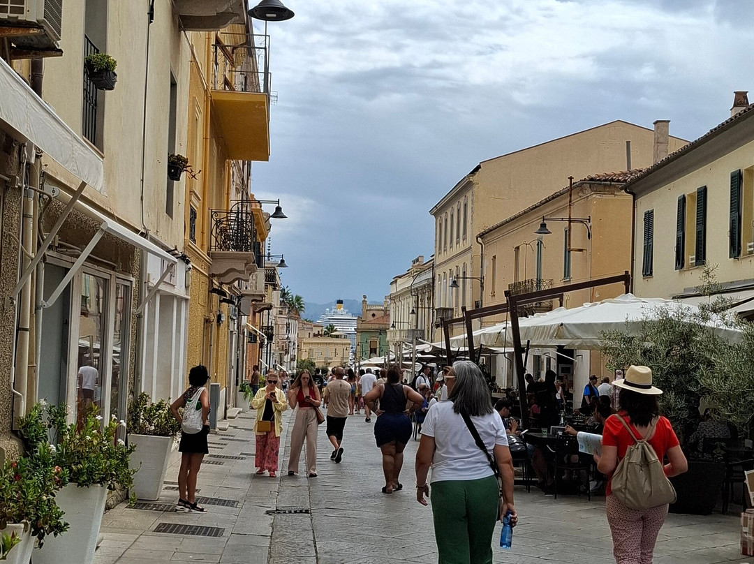 Corso Umberto I-奥尔比亚必去景点