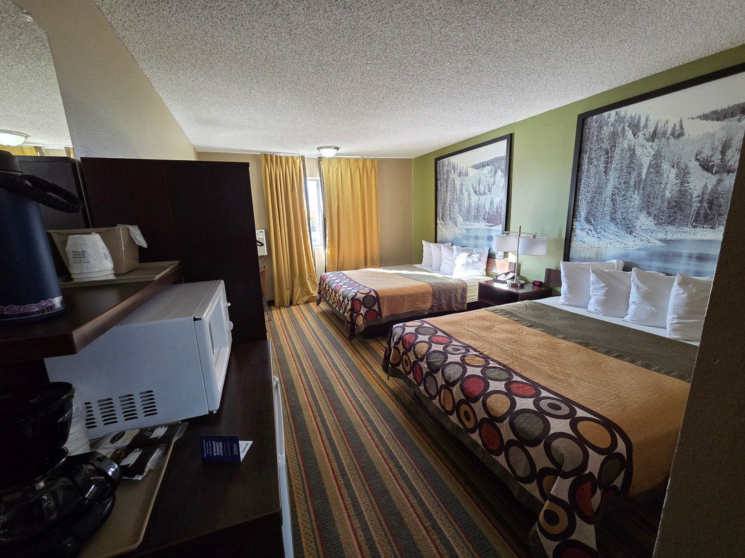 Super 8 by Wyndham Montrose主图