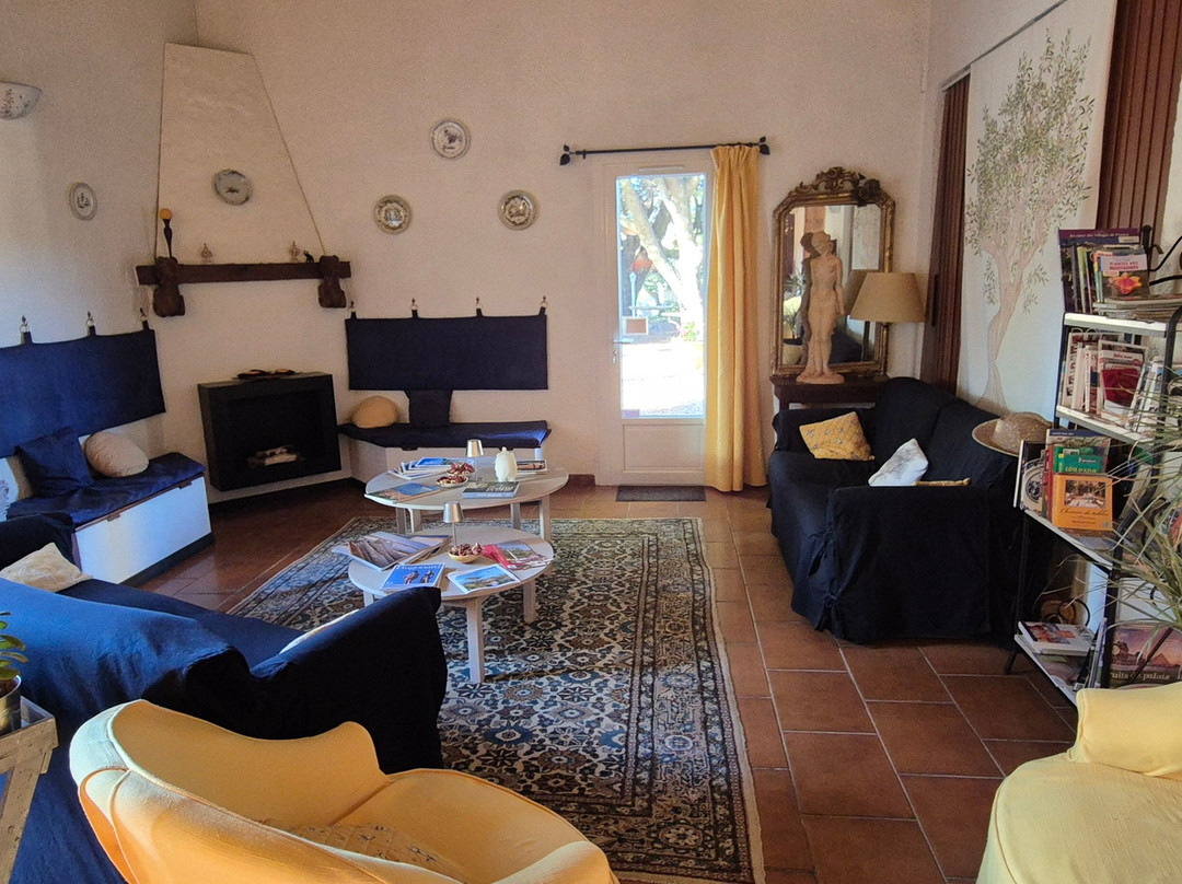 老妇人巴斯蒂德酒店主图