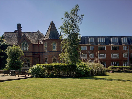 贝斯特韦斯特阿博特巴顿酒店主图