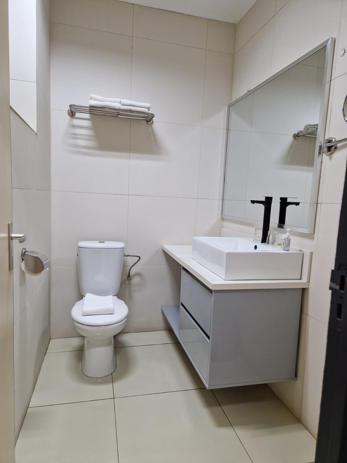 Queens Hotel Suriname-浴室