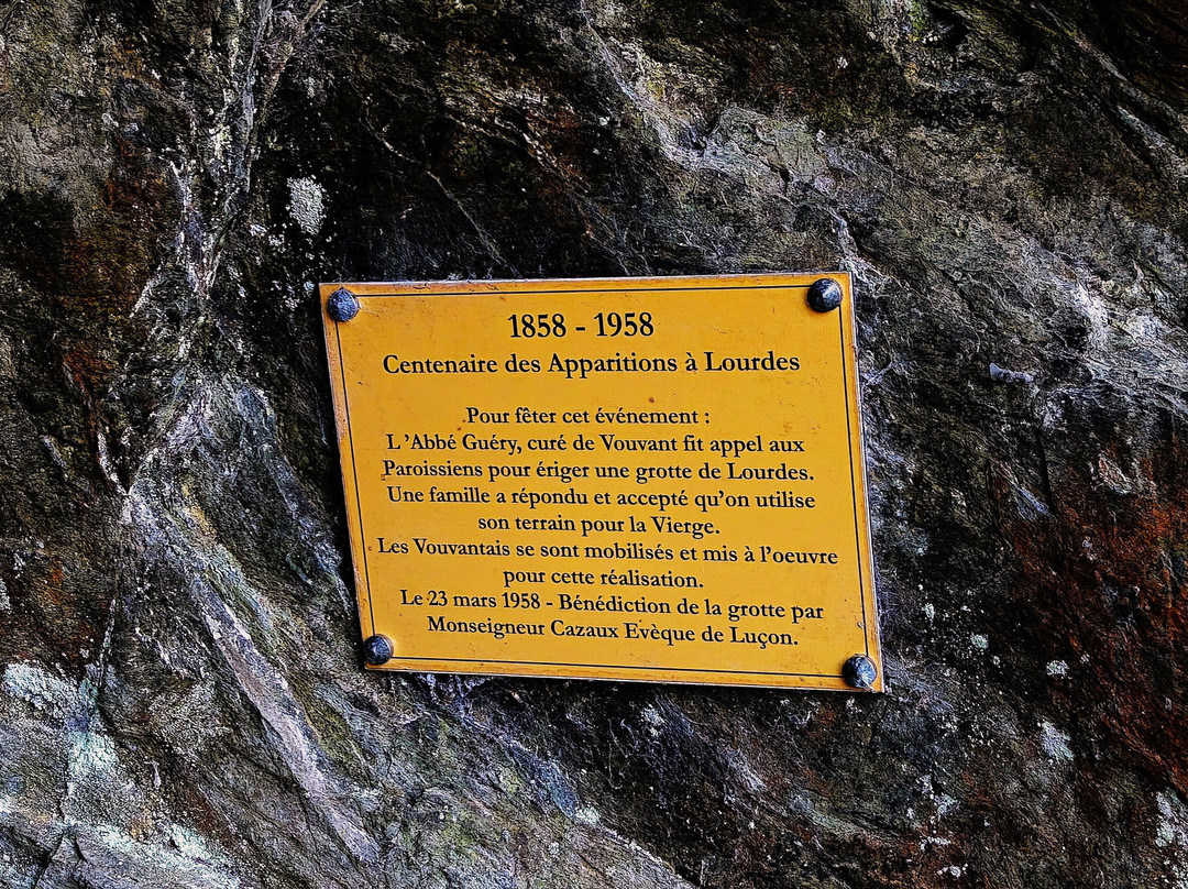 Pont médiéval et Grotte de Vouvant.-Vouvant必去景点