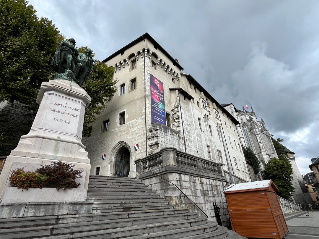 Statue des Freres De Maistre