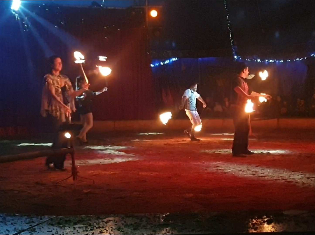 Chapiteau Esprit de cirque-Neoules必去景点